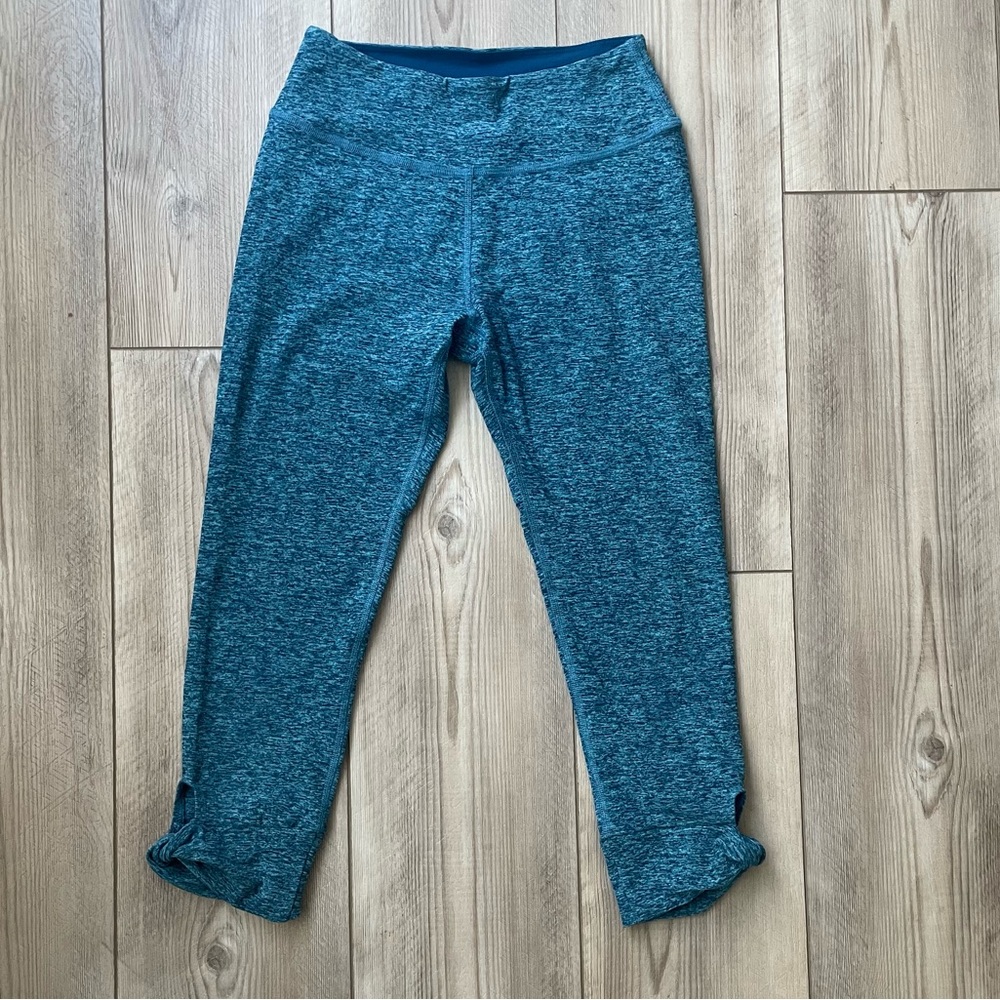 Beyond Yoga Twist And Shout Capri Legging in Amalfi Coast Tahiti Blue - Picture 2 of 5